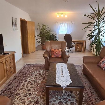 Gemuetliche 120 Qm Ferienwohnung Mit Balkon Adelsdorf Kültér fotó