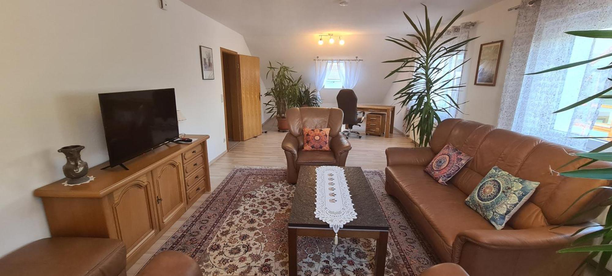 Gemuetliche 120 Qm Ferienwohnung Mit Balkon Adelsdorf Kültér fotó