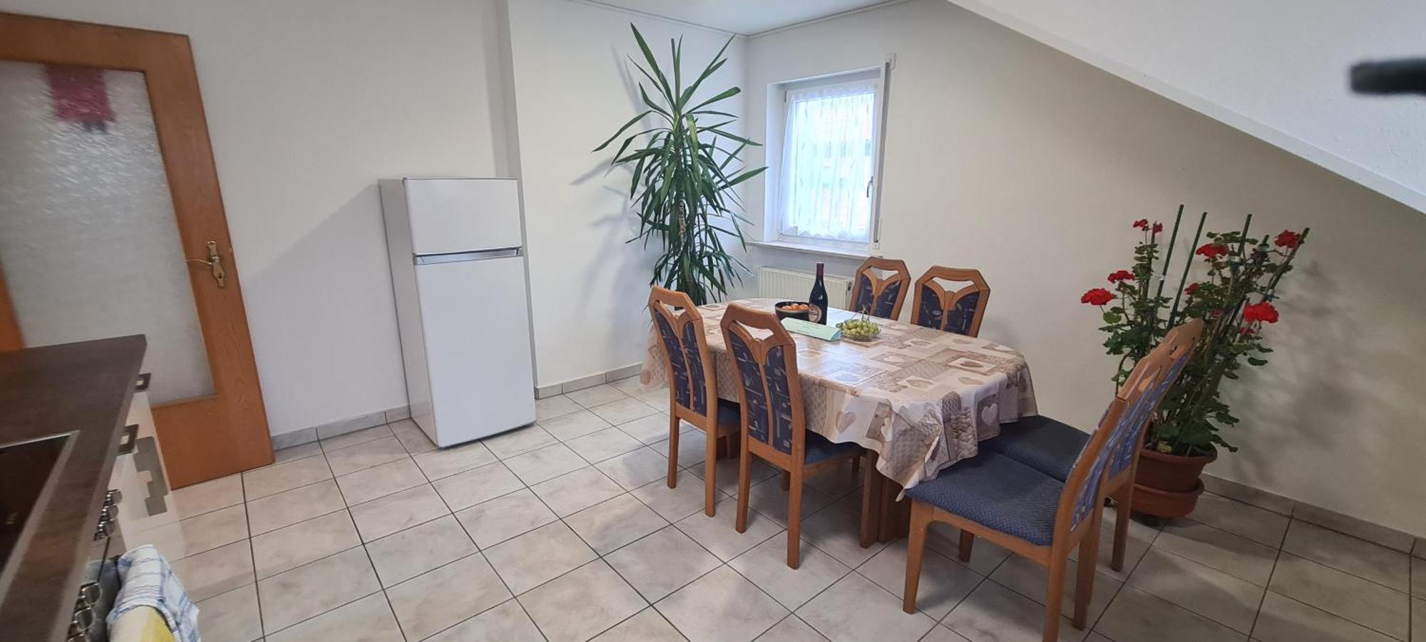 Gemuetliche 120 Qm Ferienwohnung Mit Balkon Adelsdorf Kültér fotó