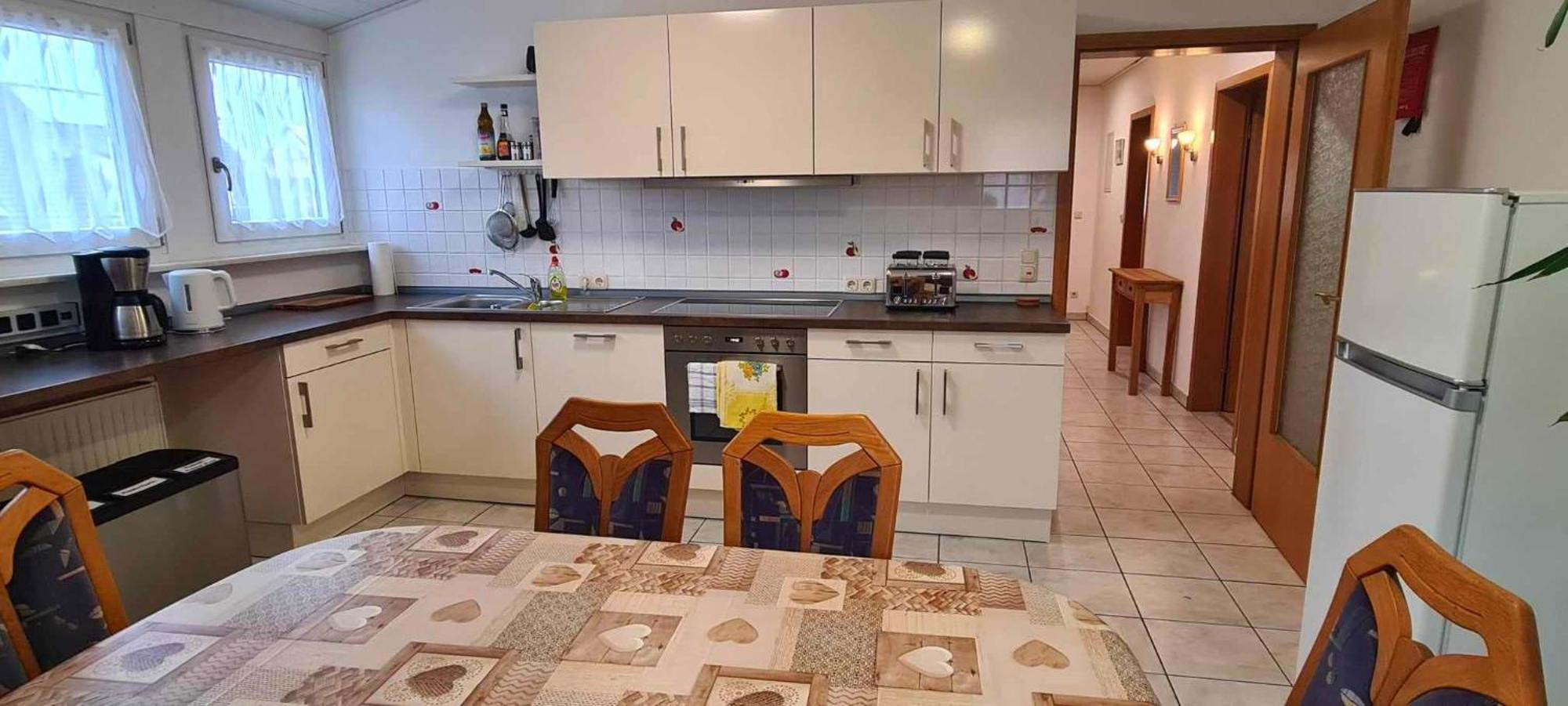 Gemuetliche 120 Qm Ferienwohnung Mit Balkon Adelsdorf Kültér fotó