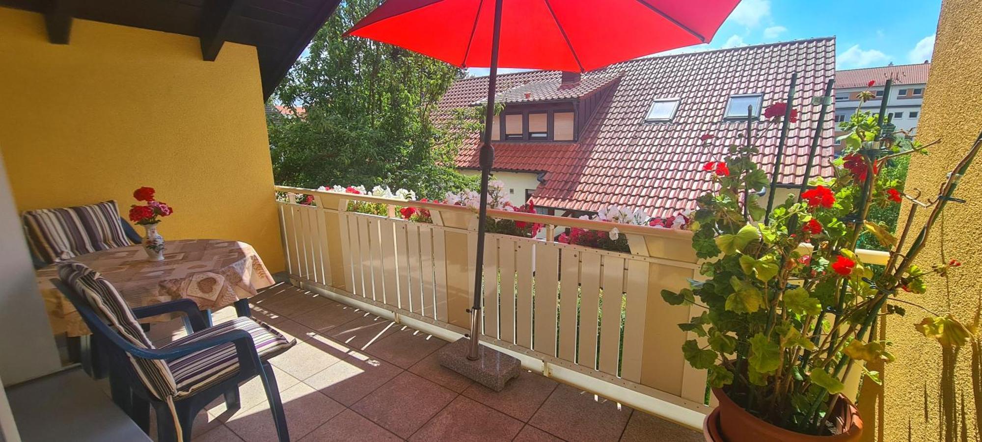 Gemuetliche 120 Qm Ferienwohnung Mit Balkon Adelsdorf Kültér fotó
