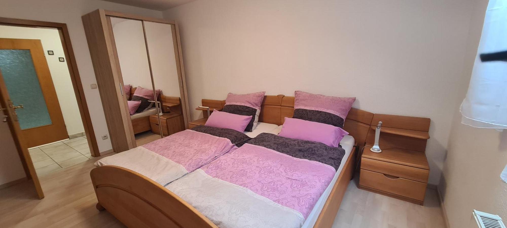 Gemuetliche 120 Qm Ferienwohnung Mit Balkon Adelsdorf Kültér fotó